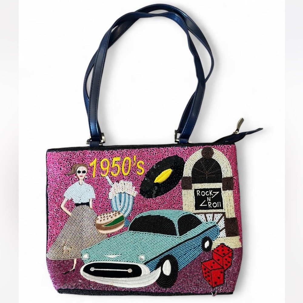 Vintage 1950s scene beaded shoulder bag with top zip closure and interior pocket